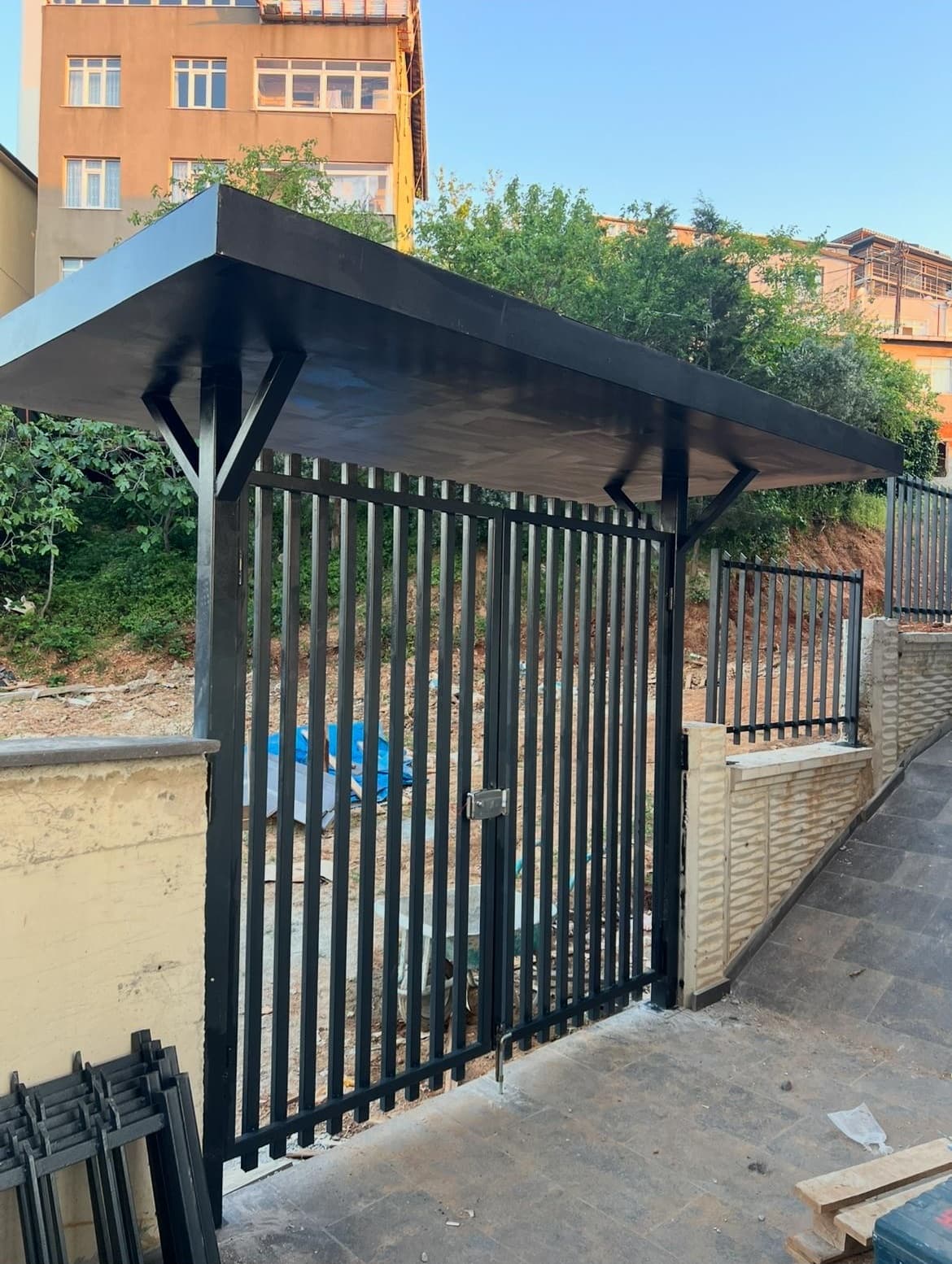 kentsoy çelik 170 metre duvar üstü lama korkuluk projesi - üsküdar istanbul
