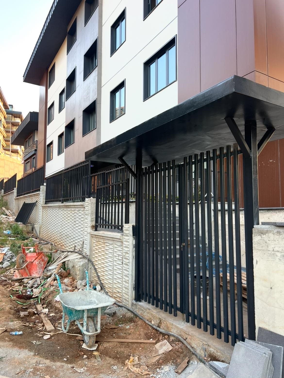 kentsoy çelik 170 metre duvar üstü lama korkuluk projesi - üsküdar istanbul