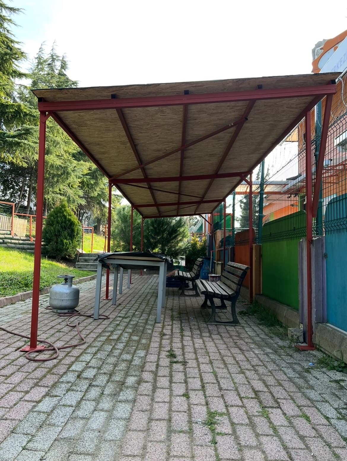 kentsoy çelik 2 adet sundurma çatı projesi - sevinç koleji