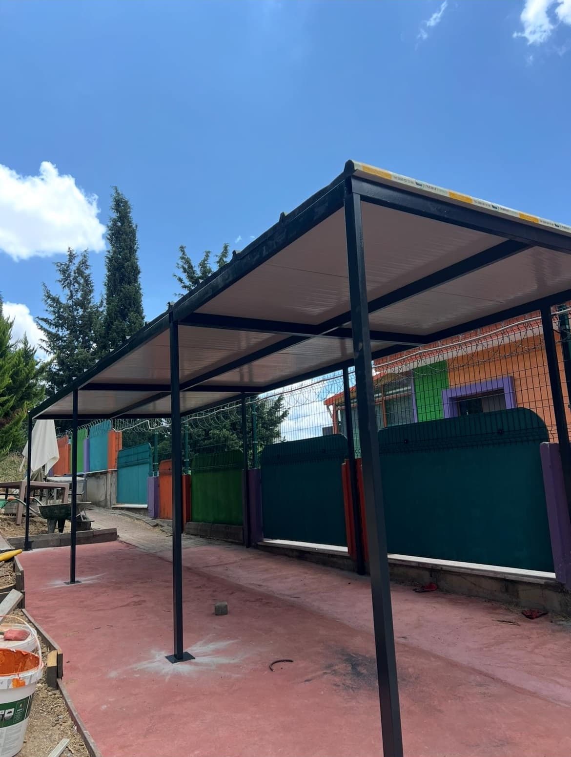 kentsoy çelik 2 adet sundurma çatı projesi - sevinç koleji